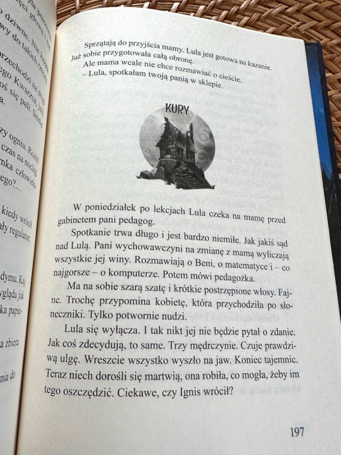 o zatraceniu dzieci w świecie cyberprzestrzeni i problemie przenoszenia swojego życia do Internetu