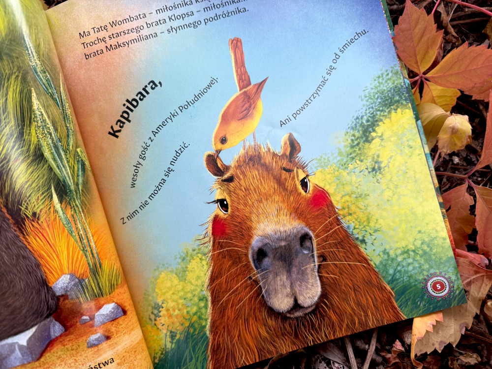 Duża ilustracja kapibary tararara z ptakiem na głowie