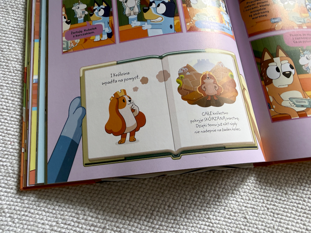 Bingo nie może spać. Mama czyta bajkę o księżniczce, a Tata wciela się w szalonego Jednorożca, robiąc miny i teatralne gesty. 