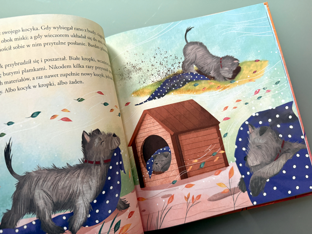 Ilustracja z książki Fuksik Piesek z parkingu – piesek śpiący w budzie na parkingu, symbol opieki nad bezdomnym zwierzęciem.