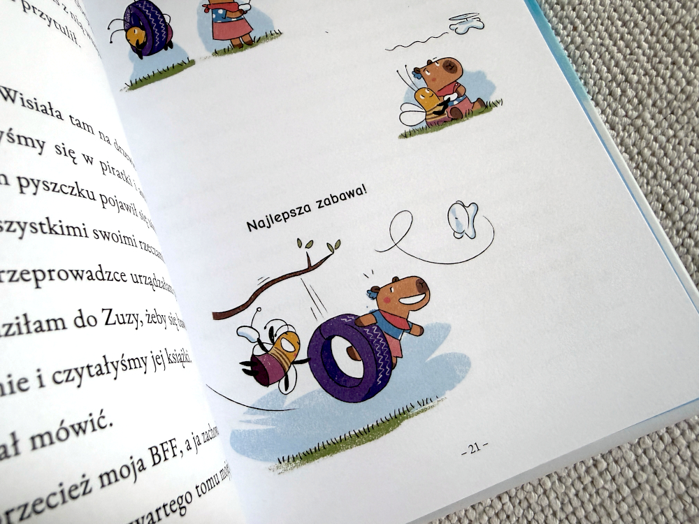 Ilustracja z książki Opowieści Kapibary o przyjaźni – Matylda i Zuza podczas zabawy, książka o relacjach dla dzieci.