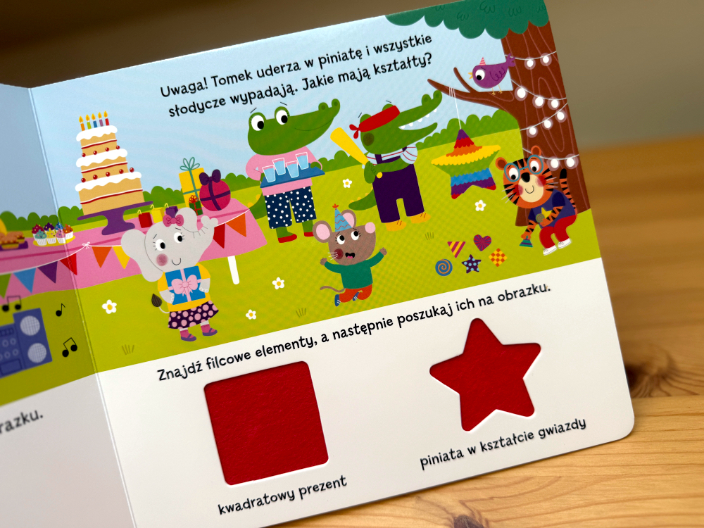 Radosna zabawa na urodzinach ilustracja z książki obrazkowej dla dzieci 0+