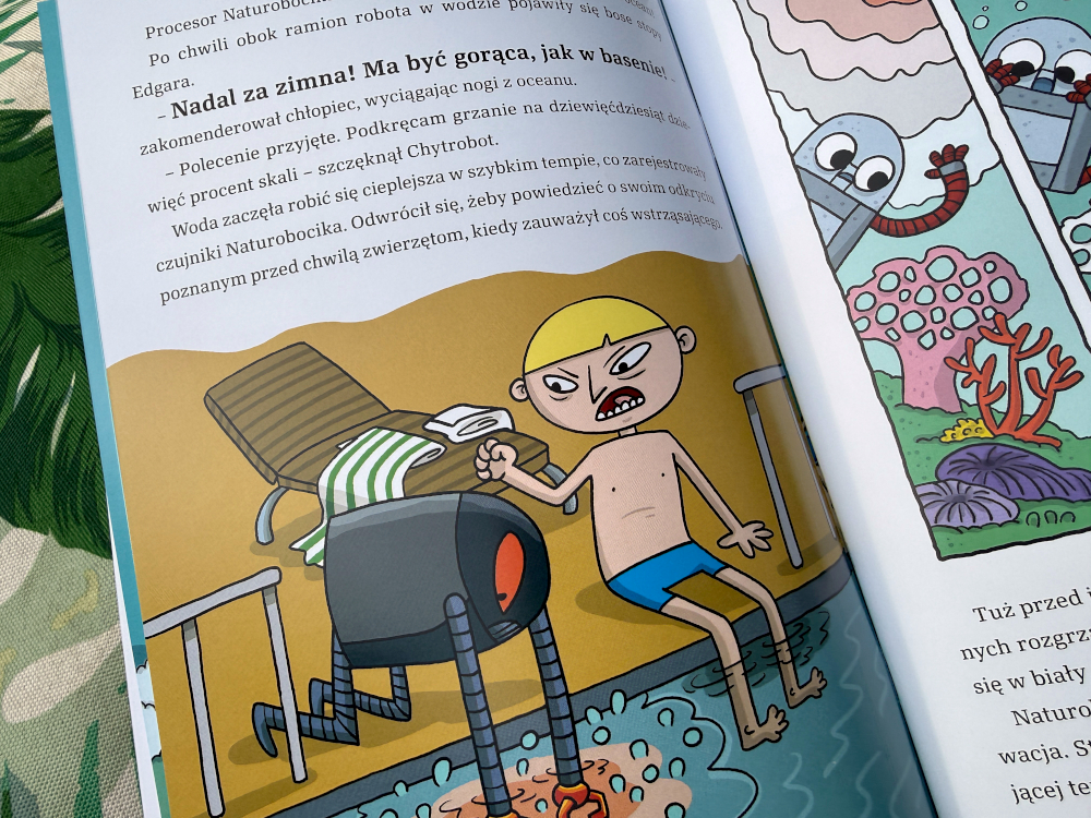 Strona z tekstem i zdjęciami morskich zwierząt: płaszczki manty, żółwia szylkretowego oraz błazenka wśród koralowców.