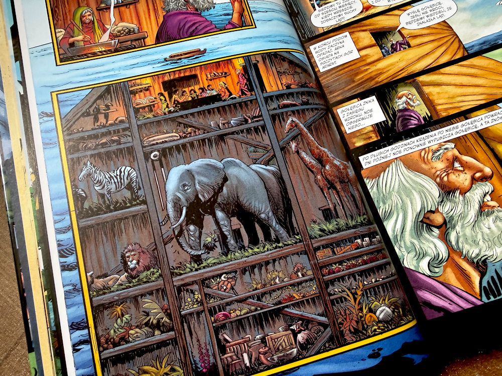 Plansza z wnętrzem arki Noego, zwierzętami w boksach i scenami ratunku po potopie, w komiksowej oprawie.