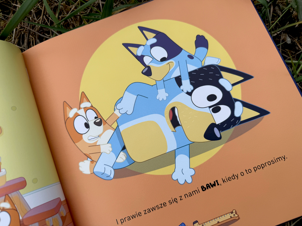 Bluey książki o mamie i tacie - tata bawi się z dziećmi
