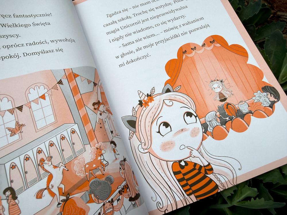Wnętrze książki Unicornia z ilustracją Klaudii przed występem podczas szkolnego Święta Muzyki