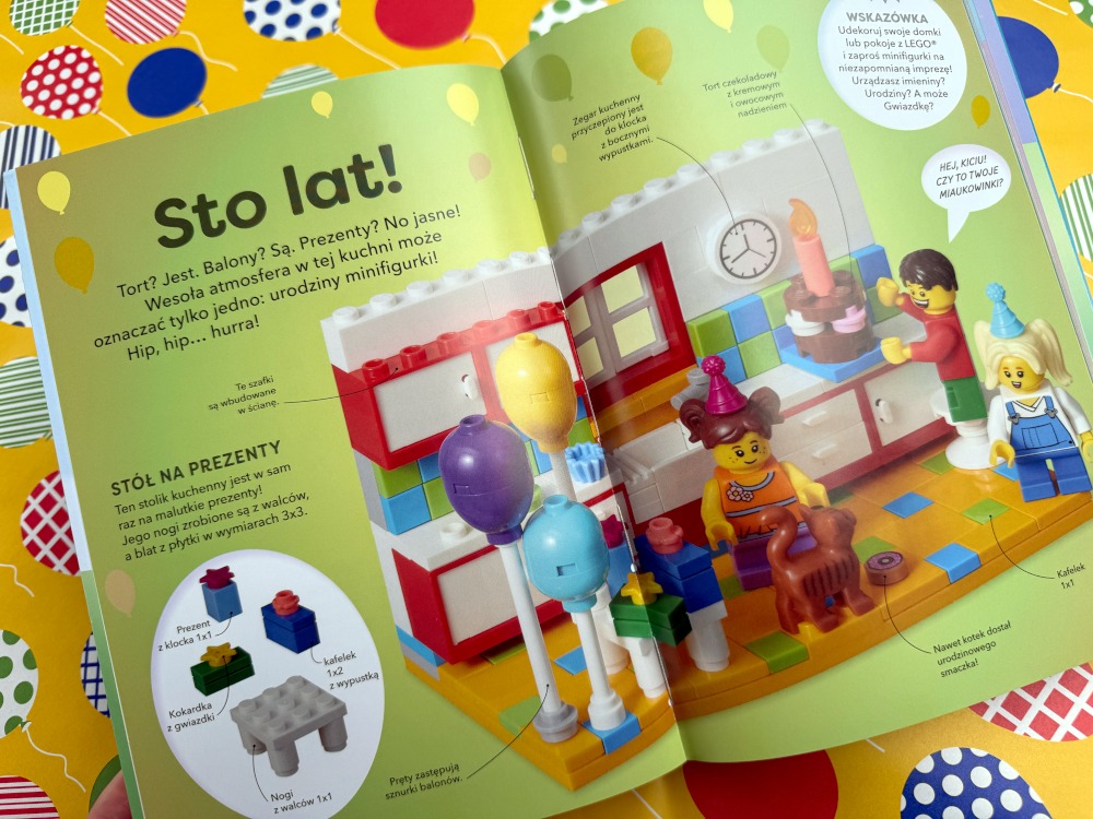 Przykładowa rozkładówka z książki LEGO przedstawiająca urodzinową scenkę z balonami i modelami do zbudowania