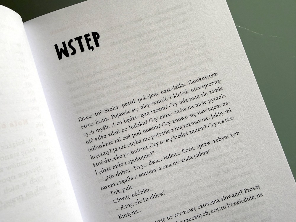 Wstęp do książki Nie trzaskaj drzwiami dla rodziców nastolatków o komunikacji, emocjach i relacjach rodzinnych