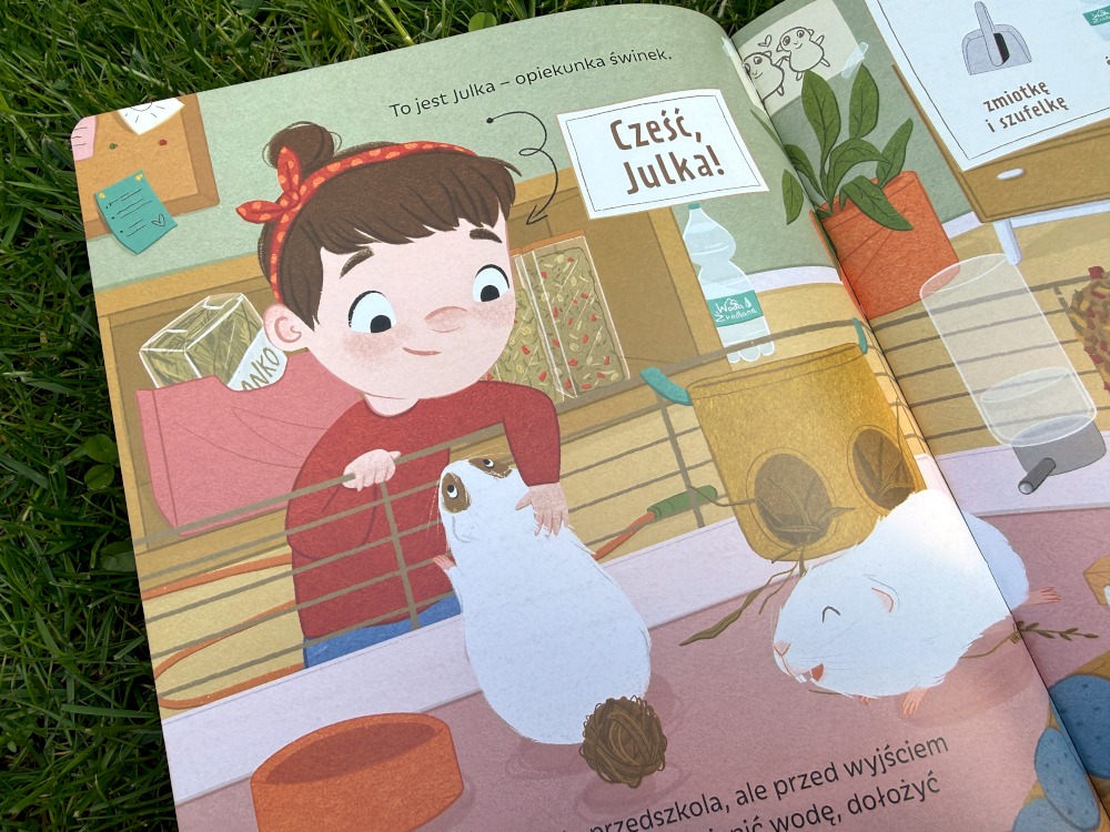 Julka opiekująca się świnkami morskimi przy wybiegu, ilustracja pokazująca codzienną opiekę nad zwierzętami