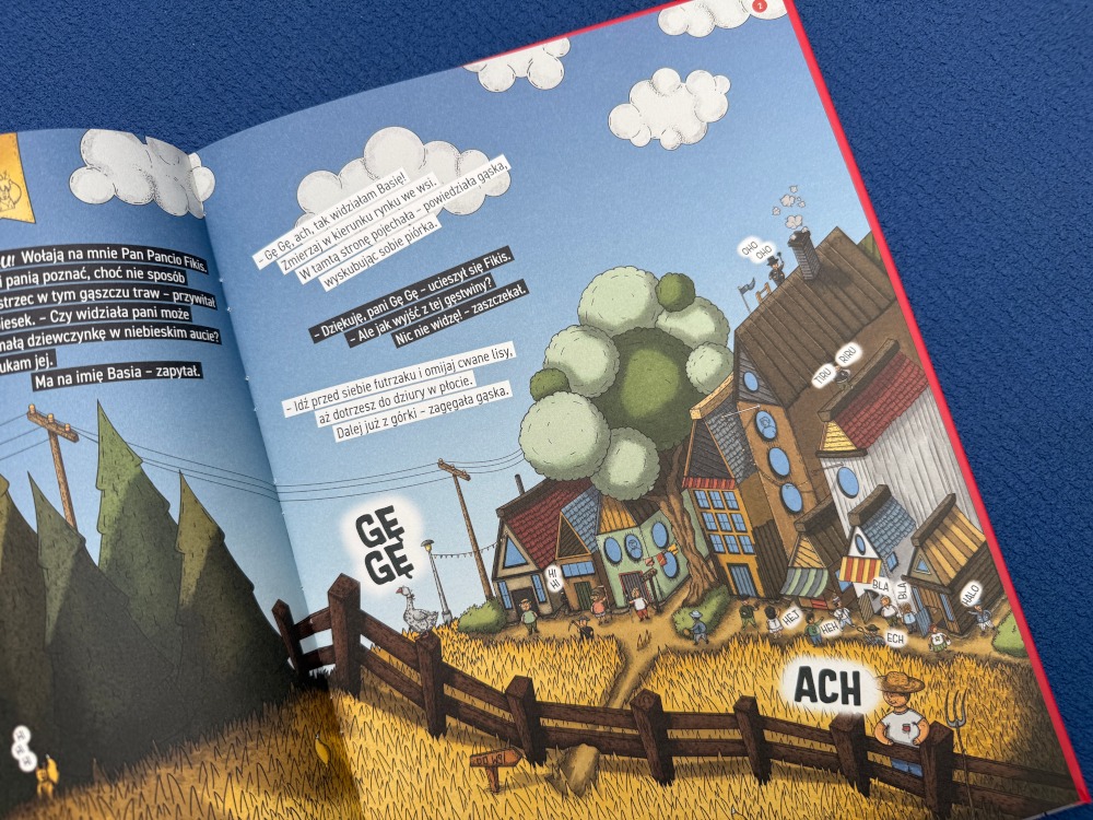 Kolorowa rozkładówka wyszukiwanki dla dzieci z labiryntem, zadaniami i ilustracjami bohaterów podczas przygody Fikisa.