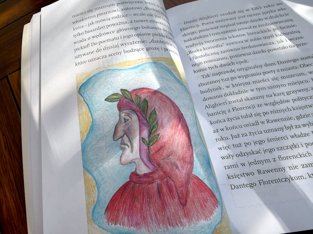 Ilustracja przedstawiająca portret Dantego Alighieri w czerwonym nakryciu głowy z liśćmi laurowymi