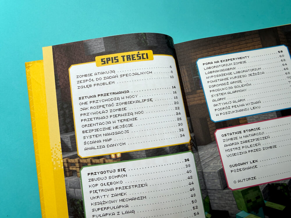 Spis treści książki Minecraft Academy Zombie atakują z listą rozdziałów o budowaniu i przetrwaniu.