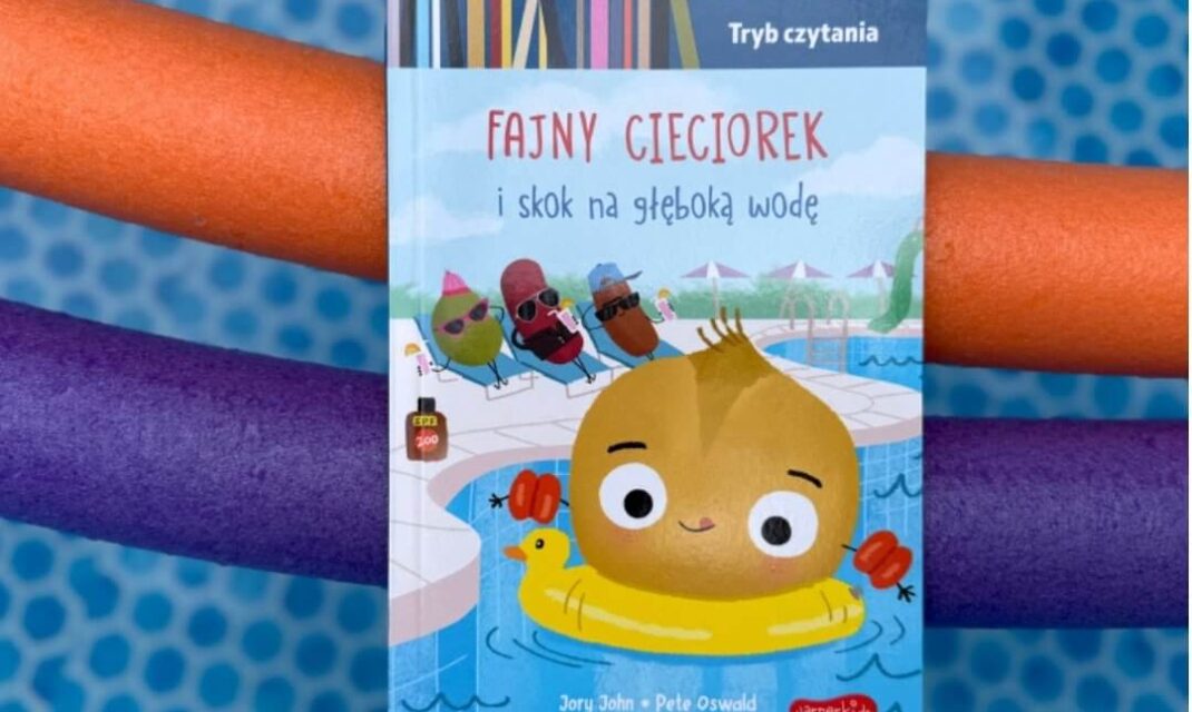 Okładka książki Fajny Cieciorek i skok na głęboką wodę z oznaczeniem wiek 3+ na tle basenu.