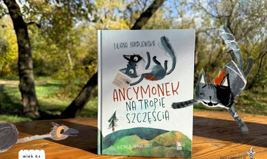 Okładka książki Ancymonek na tropie szczęścia Liliany Bardijewskiej na tle ogrodu z oznaczeniem wiek 6+.