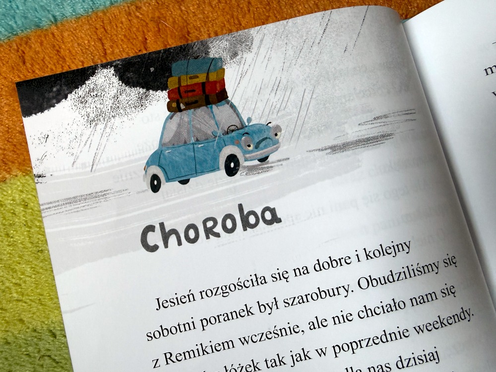 Fragment rozdziału zatytułowanego Choroba na stronach uroczej książki dla dzieci Autko mamy.