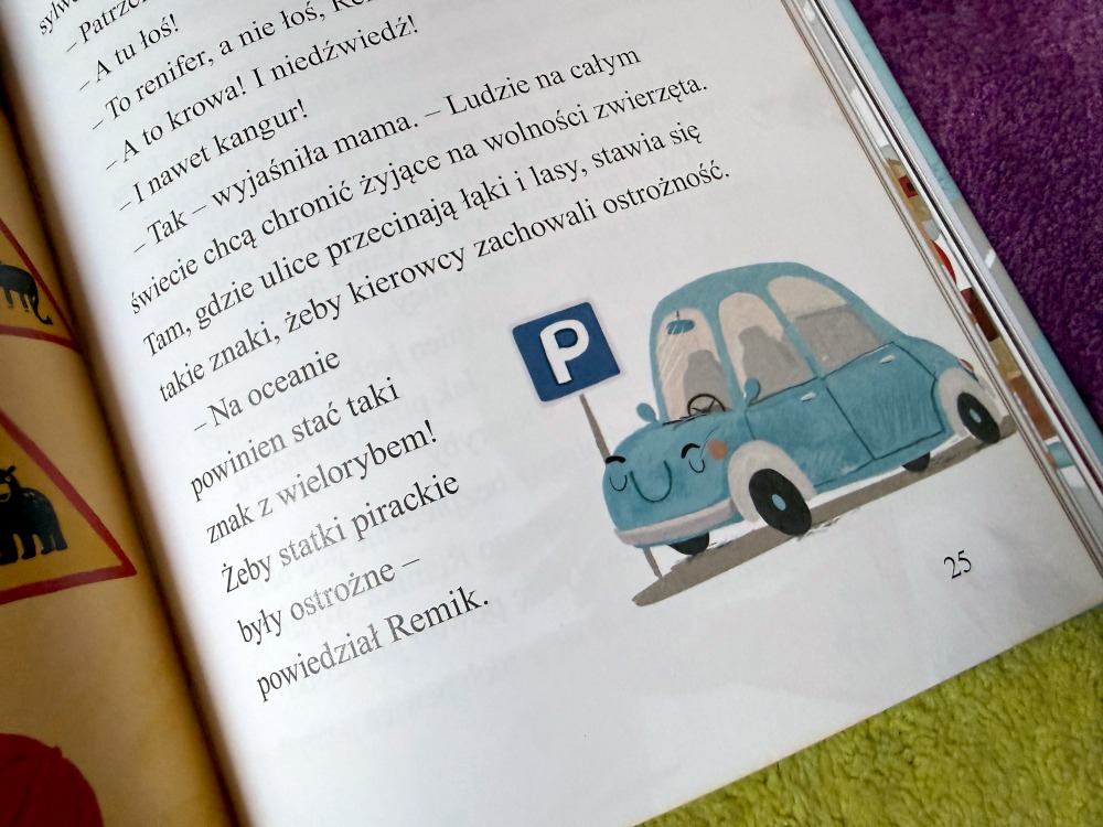 Kolorowa ilustracja z niebieskim autem na tle znaków drogowych w pełnej przygód książce Autko mamy.