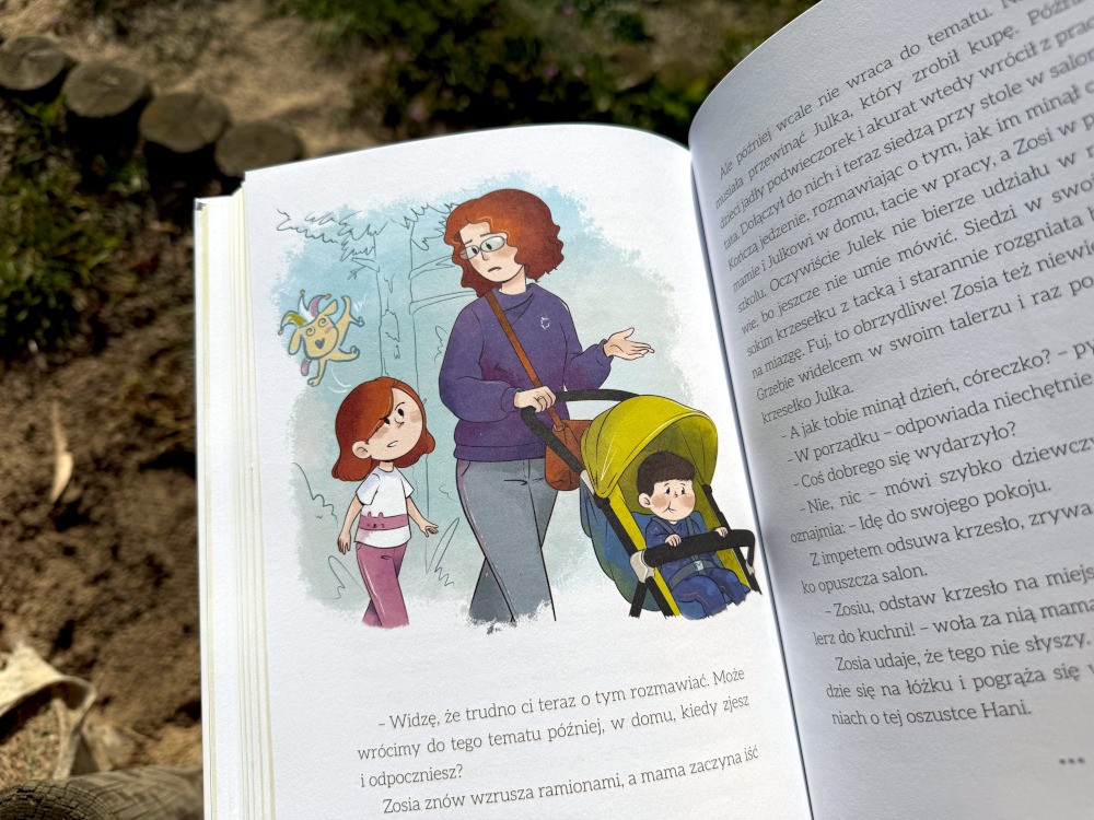 Ilustracja przedstawiająca mamę z wózkiem i trudne emocje dziecka w codziennej sytuacji domowej.