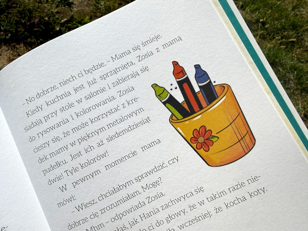 Kolorowa ilustracja przedstawiająca kubek z kredkami podczas rysowania i rozmowy z dzieckiem.